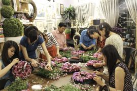 Công ty THIẾT KẾ & THI CÔNG CẢNH QUAN HẠ LONG nhận dạy nghề cắm hoa giá rẻ tại Quảng Ninh